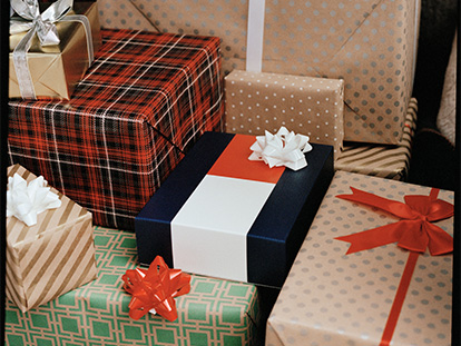 Tommy hilfiger best sale gifts for him